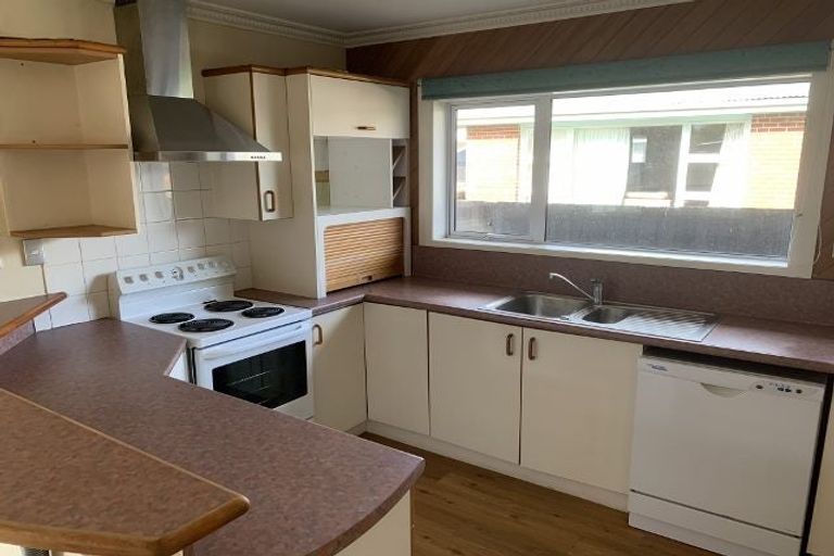 Photo of property in 16 Wychwood Crescent, Bishopdale, Christchurch, 8053
