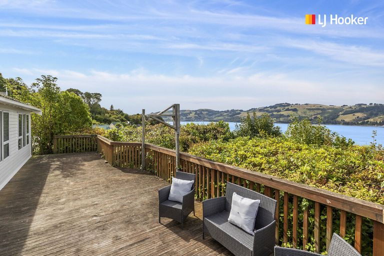 Photo of property in 32 Adderley Terrace, Ravensbourne, Dunedin, 9022