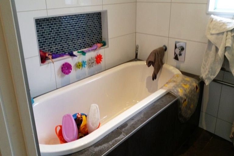 Photo of property in 16 Routly Avenue, Pukekohe, 2120