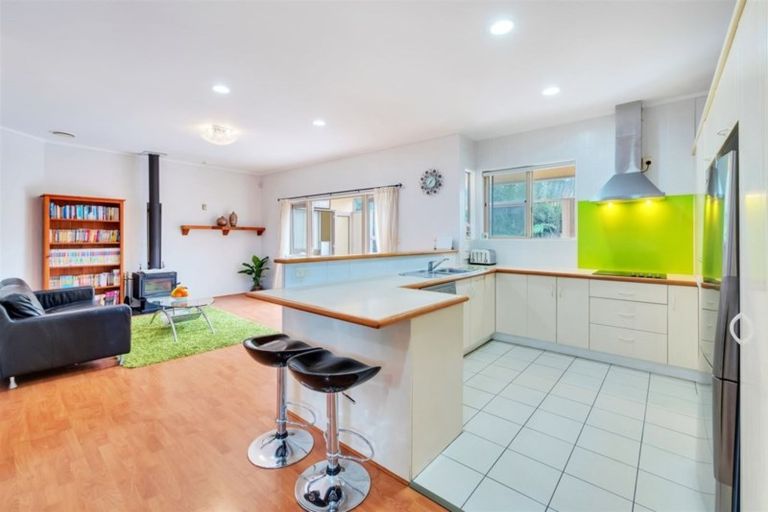 Photo of property in 38 San Valentino Drive, Henderson, Auckland, 0612