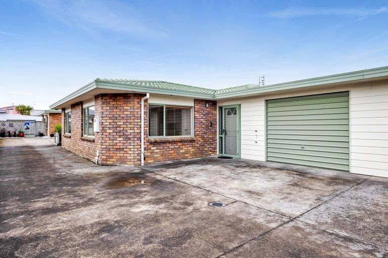 Photo of property in 2/219 Mangorei Road, Merrilands, New Plymouth, 4312