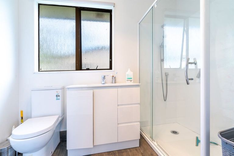 Photo of property in 2 Harrington Road, Henderson, Auckland, 0610