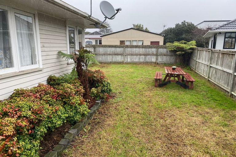 Photo of property in 5 Shamrock Lane, Te Atatu Peninsula, Auckland, 0610