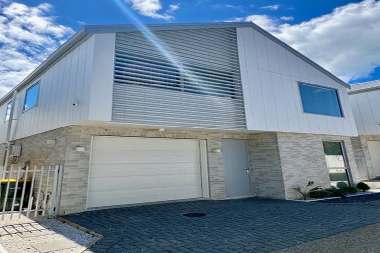 Photo of property in 109 Prince Regent Drive, Half Moon Bay, Auckland, 2012