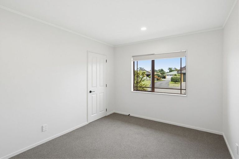 Photo of property in 4 Glen Loch Place, Paraparaumu, 5032