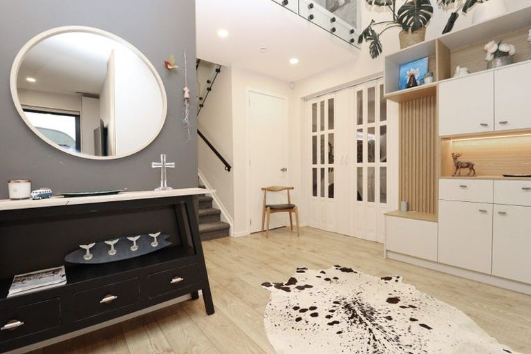 Photo of property in 26 Roxborough Place, East Tamaki Heights, Auckland, 2016