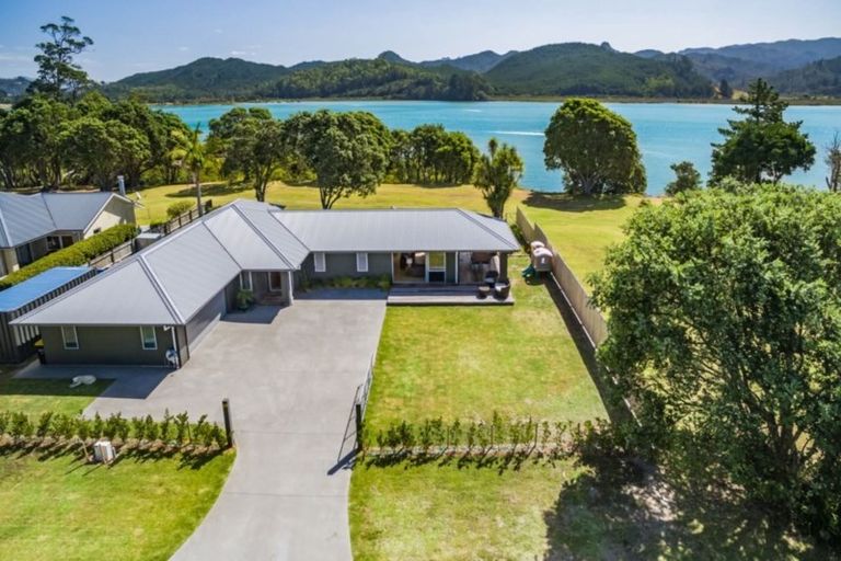 Photo of property in 71 Tangiteroria Lane, Pauanui, Hikuai, 3579