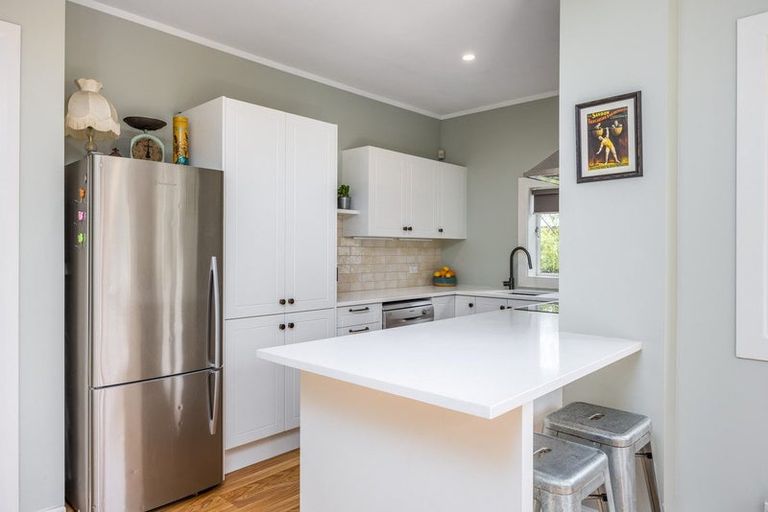 Photo of property in 8 Craigbank Avenue, New Lynn, Auckland, 0600