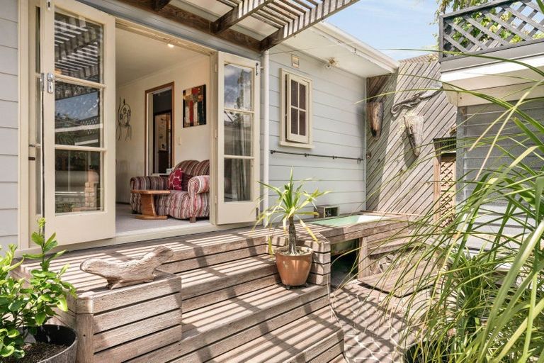 Photo of property in 21 Willow Street, Tauranga, 3110