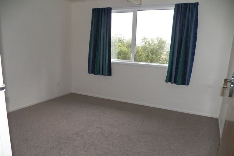 Photo of property in 33a Edgecombe Street, Newlands, Wellington, 6037