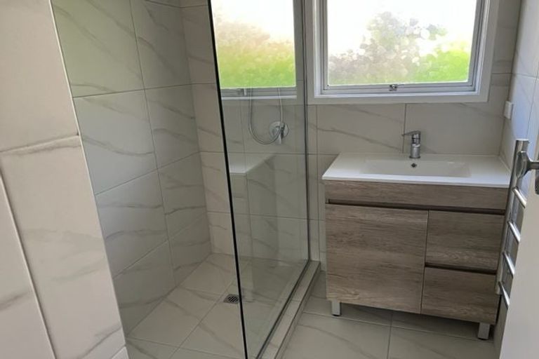 Photo of property in 53 Onewa Road, Northcote, Auckland, 0627