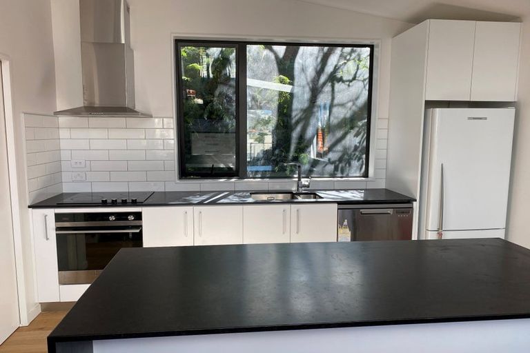 Photo of property in 1/18 Oriental Terrace, Oriental Bay, Wellington, 6011