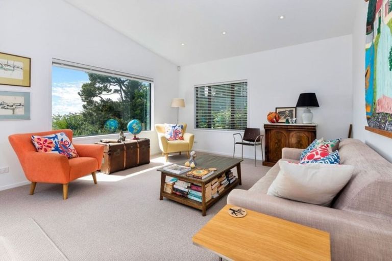Photo of property in 64 Otitori Bay Road, Titirangi, Auckland, 0604