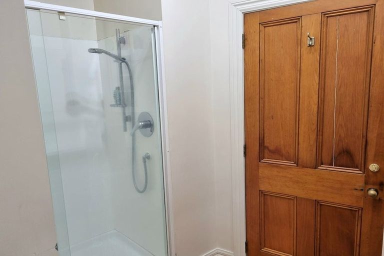 Photo of property in Endeavour Apartments, 10/125u Thorndon Quay, Pipitea, Wellington, 6011