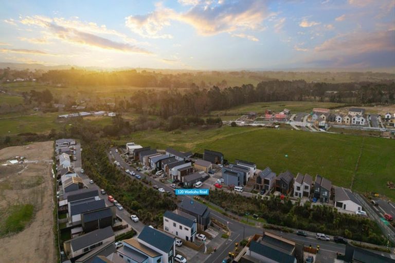 Photo of property in 120 Waekahu Road, Westgate, Auckland, 0814