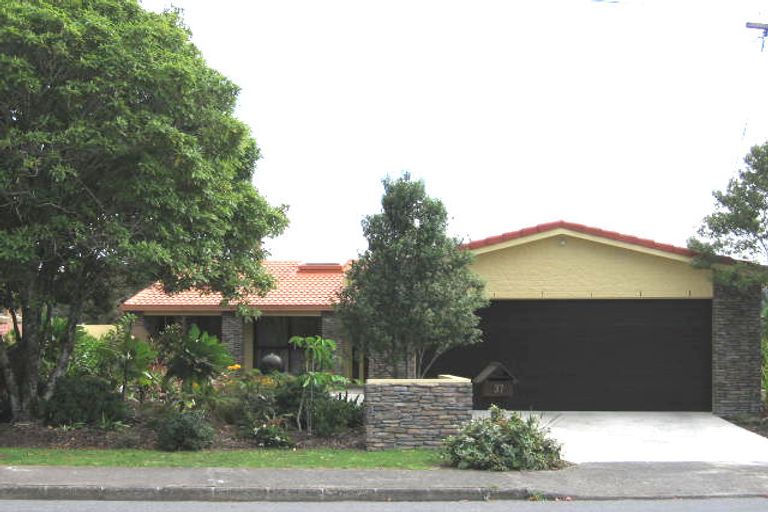 Photo of property in 37 Avonleigh Road, Green Bay, Auckland, 0604