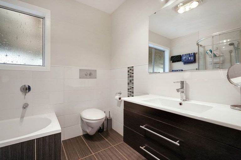 Photo of property in 17a/1 Tawa Road, Te Atatu Peninsula, Auckland, 0610