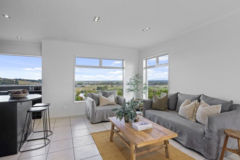 Photo of property in 37 Highcrest Heights, Westmorland, Christchurch, 8025