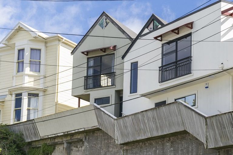 Photo of property in 4a Myrtle Crescent, Mount Cook, Wellington, 6021