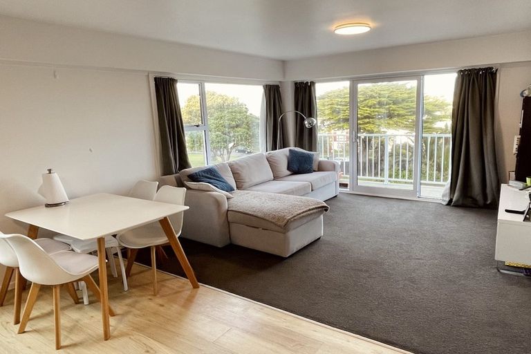 Photo of property in 32u2 Akaroa Drive, Maupuia, Wellington, 6022
