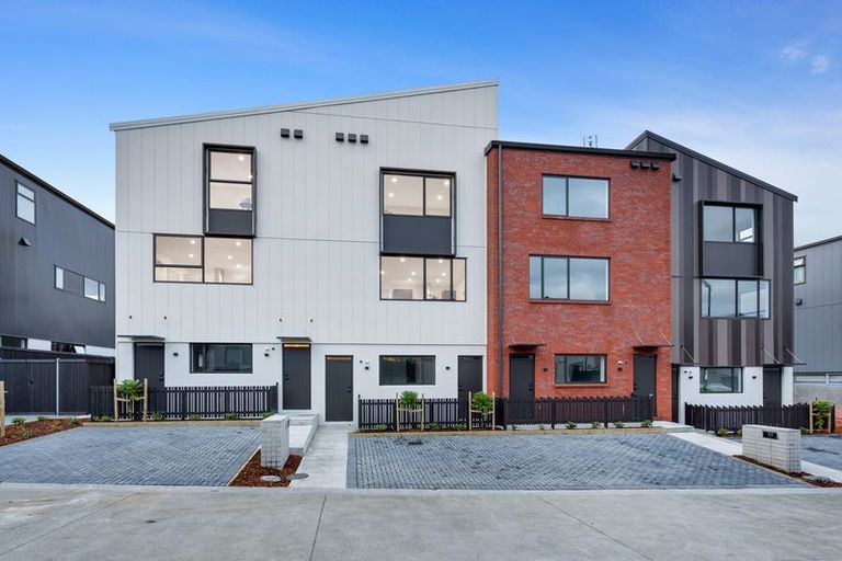 Photo of property in 10/2 Rangitamiro Place, Hobsonville, Auckland, 0616