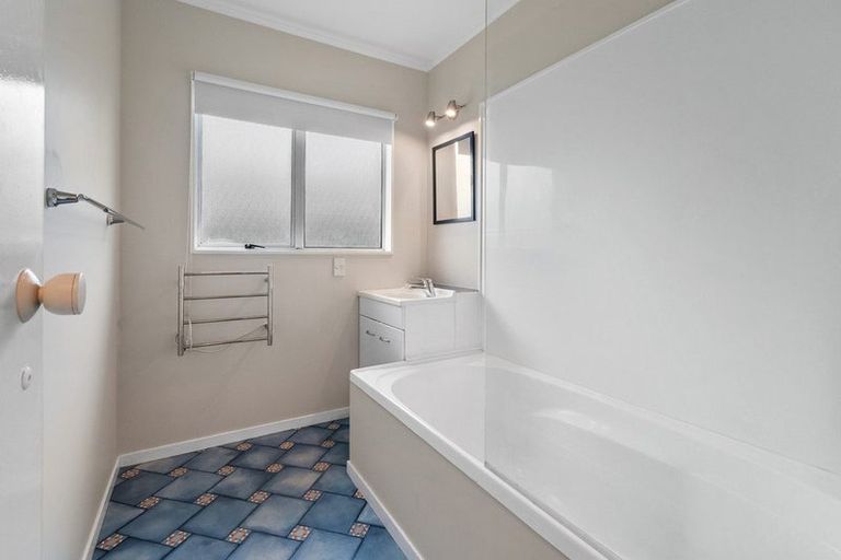 Photo of property in 105 Hillcrest Drive, Kelvin Grove, Palmerston North, 4414