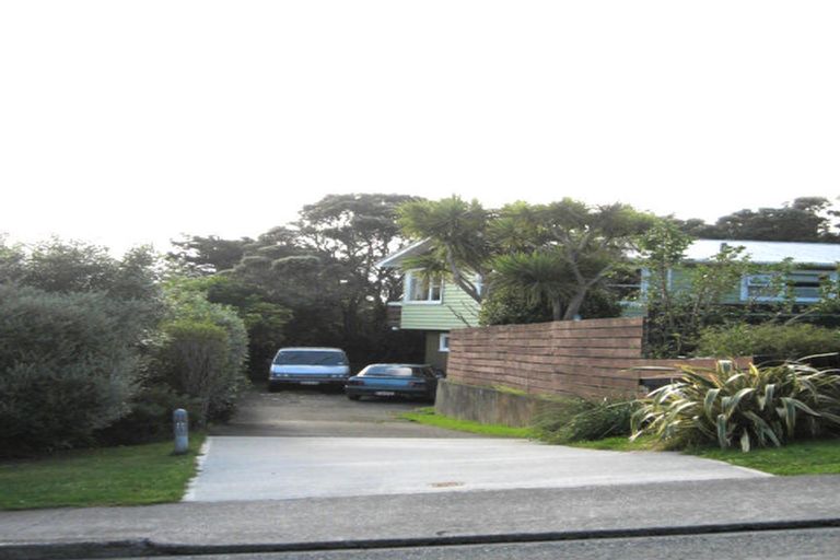 Photo of property in 44 Link Road, Newlands, Wellington, 6037