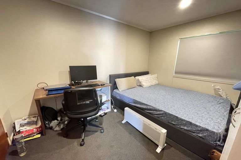 Photo of property in 21 Sunnyside Road, Sunnyvale, Auckland, 0612