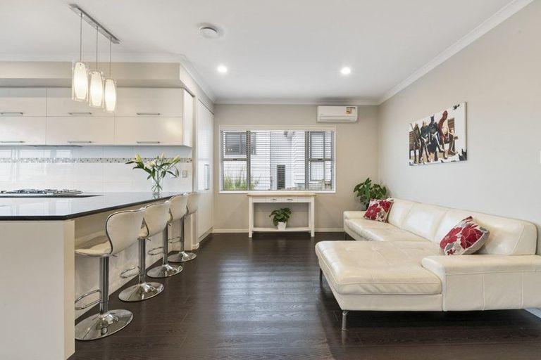 Photo of property in 8 Oak View Terrace, Schnapper Rock, Auckland, 0632