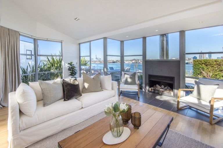 Photo of property in 53a Stanley Point Road, Stanley Point, Auckland, 0624