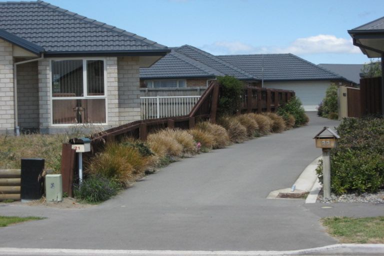 Photo of property in 21 Linkwater Way, Parklands, Christchurch, 8083