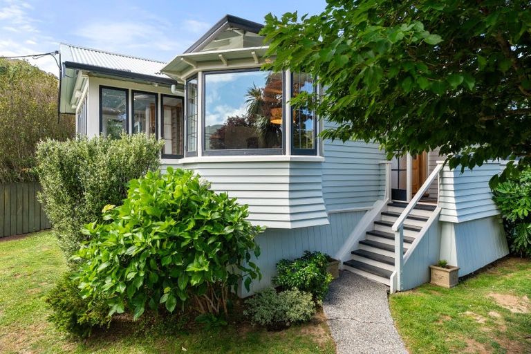 Photo of property in 12 Sunshine Avenue, Karori, Wellington, 6012