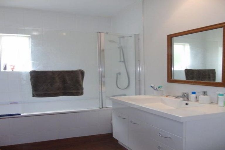 Photo of property in 12 Harland Street, Brooklyn, Wellington, 6021