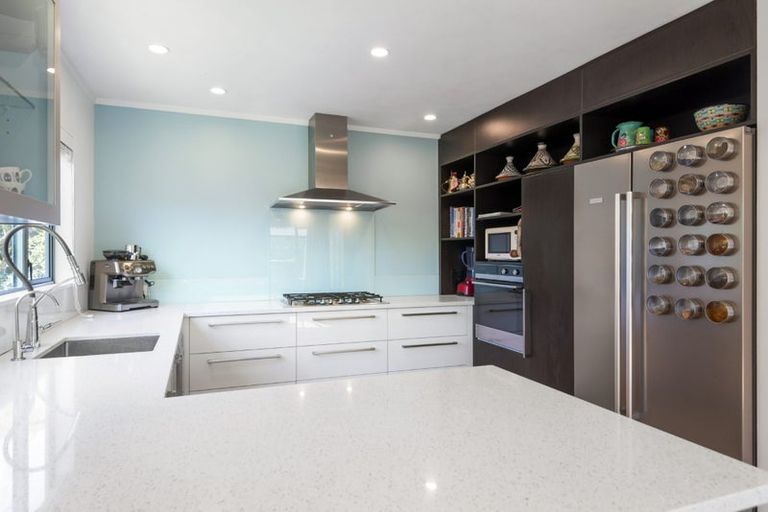 Photo of property in 2/13 Montgomery Avenue, Belmont, Auckland, 0622