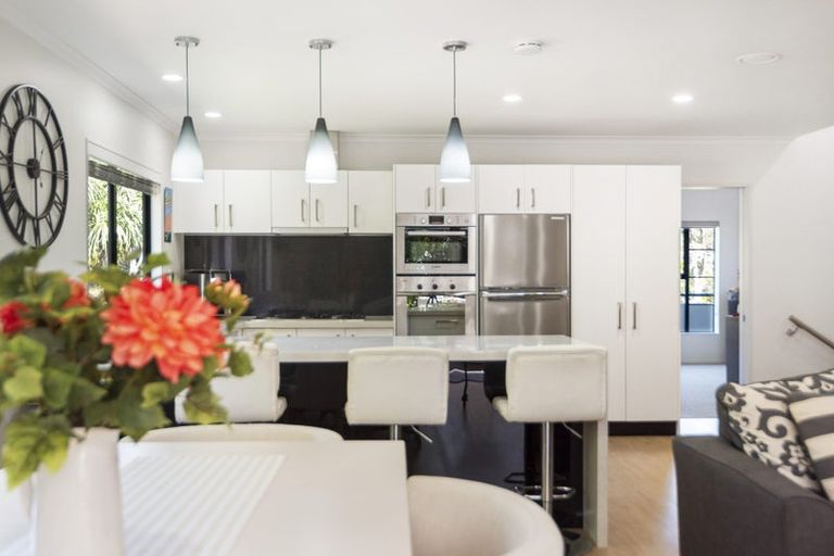 Photo of property in 7 Emerald Way, Rosedale, Auckland, 0632