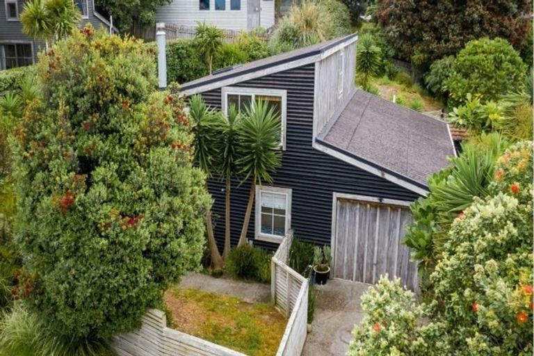 Photo of property in 11b Frimley Terrace, Waikanae Beach, Waikanae, 5036