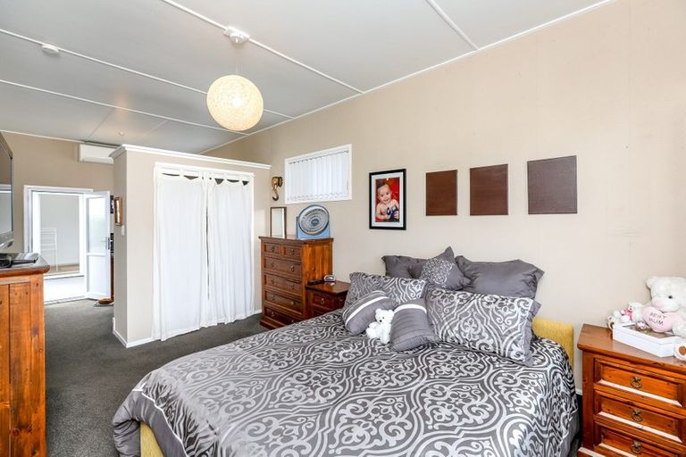 Photo of property in 20 Mace Terrace, Oakura, 4314