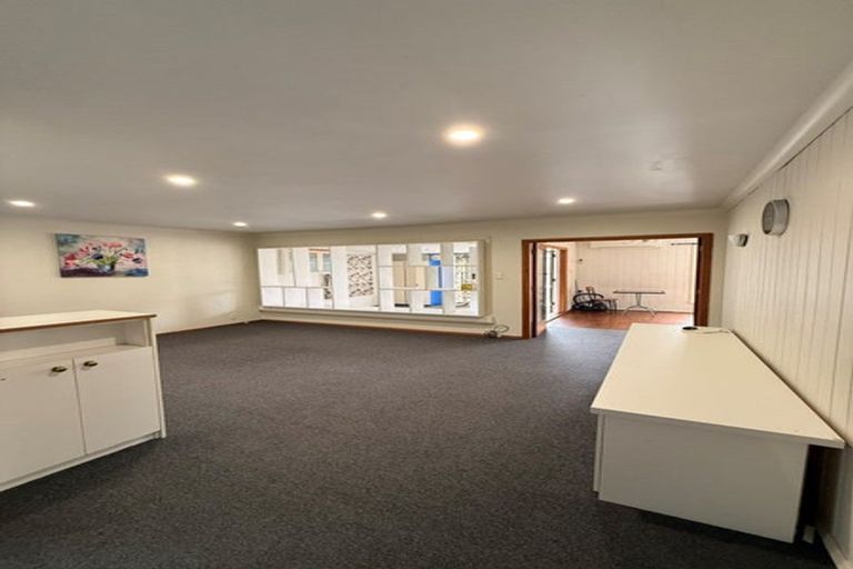 Photo of property in 33 Acacia Avenue, Upper Riccarton, Christchurch, 8041
