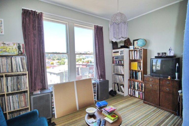 Photo of property in 180-182 Ohiro Road, Brooklyn, Wellington, 6021