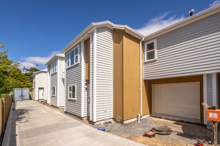 Photo of property in 82 Main Road, Wainuiomata, Lower Hutt, 5014