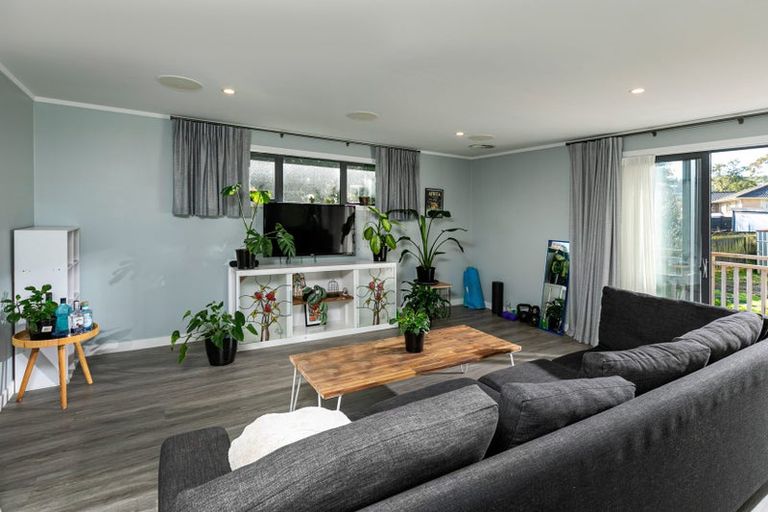 Photo of property in 125 Solar Road, Glen Eden, Auckland, 0602