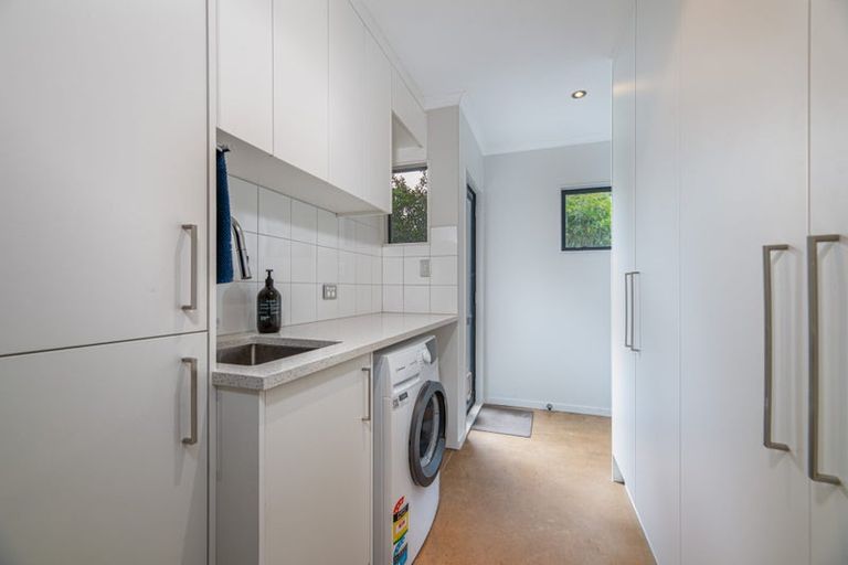 Photo of property in 19 Highfields Terrace, Henderson, Auckland, 0612