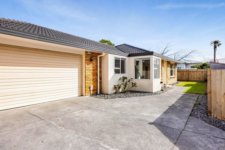 Photo of property in 1 Manse Street, Hawera, 4610