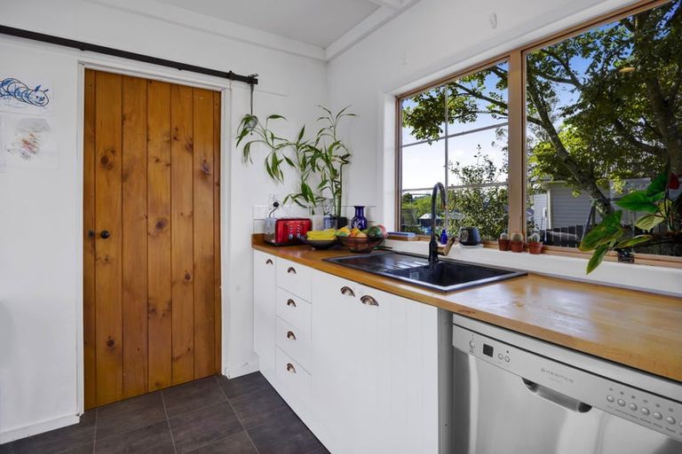 Photo of property in 9 Standish Street, Midhirst, Stratford, 4394