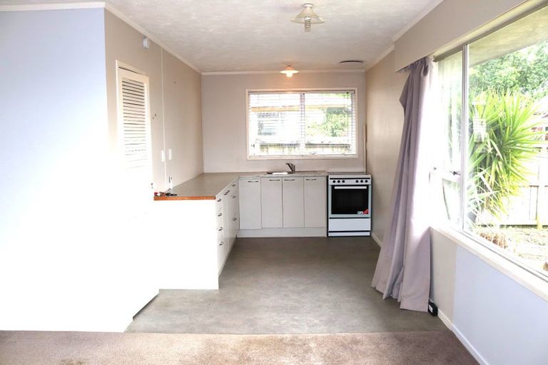 Photo of property in 2/199 Henderson Valley Road, Henderson, Auckland, 0612