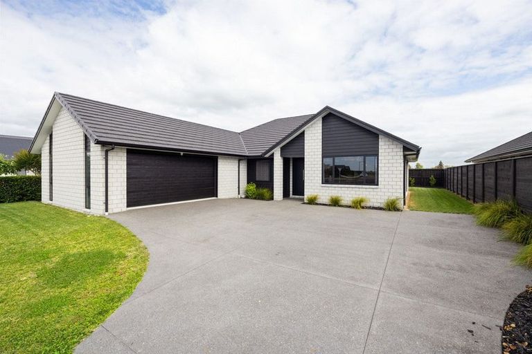 Photo of property in 44 Norfolk Drive, Cambridge, 3434