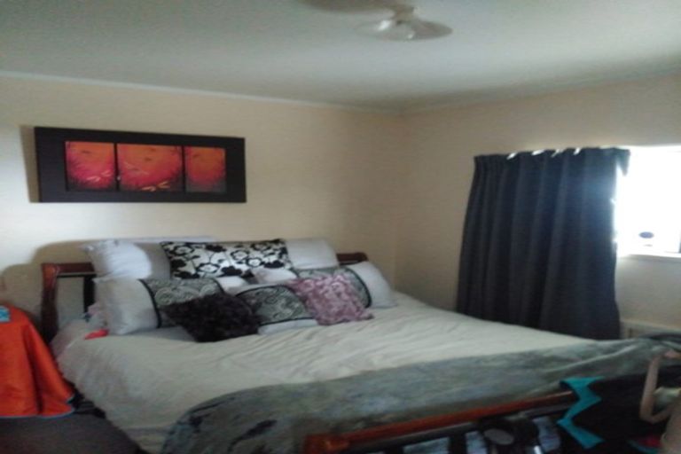 Photo of property in 1/12 Holiday Road, Stanmore Bay, Whangaparaoa, 0932