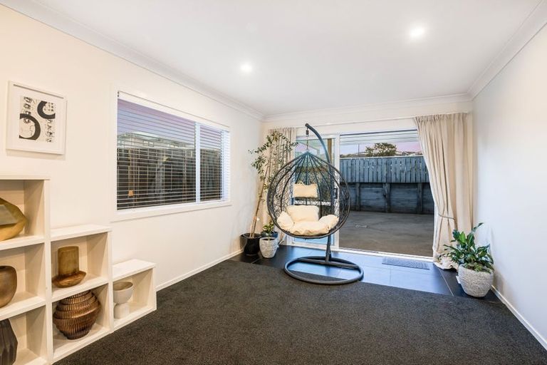 Photo of property in 21 Tasman Close, Aotea, Porirua, 5024