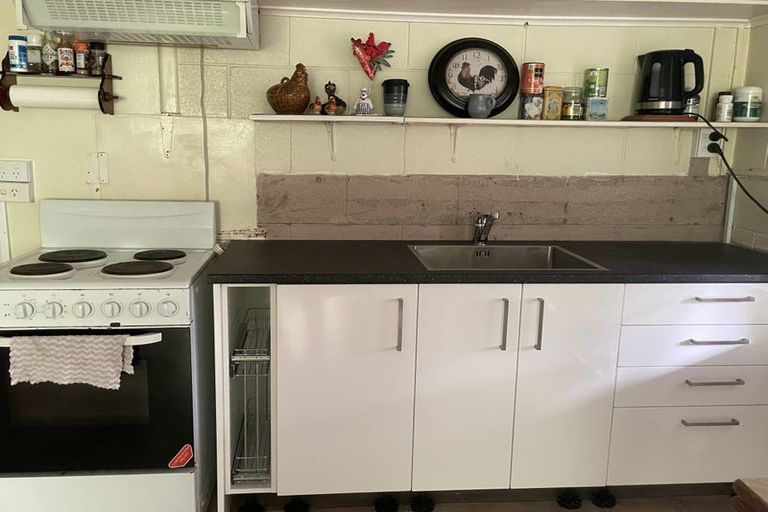 Photo of property in 4 Miro Street, Merrilands, New Plymouth, 4312