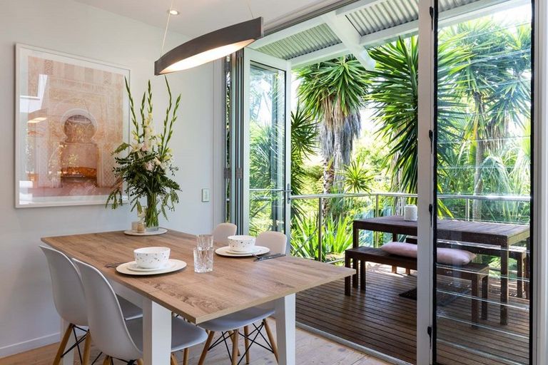 Photo of property in 50a Colonial Road, Birkenhead, Auckland, 0626